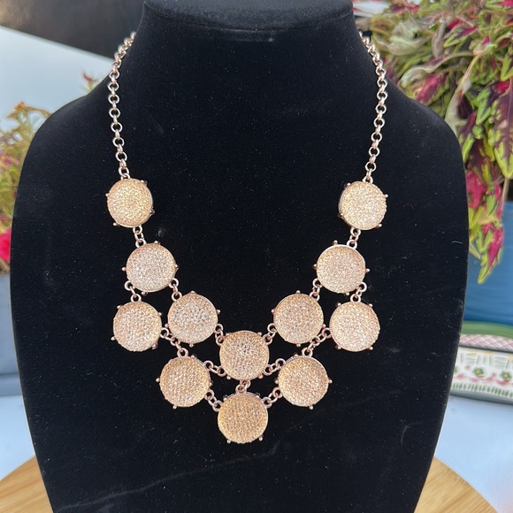 Gold tone unmarked statement necklace - Picture 5 of 15